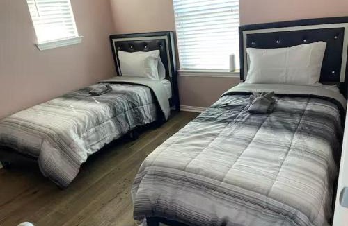 Humble Hotel | Luxury Stay - near Houston Airport