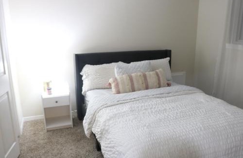 Kingwood House | Luxury Stay Near IAH 3BD 2Bath Office with Amenities