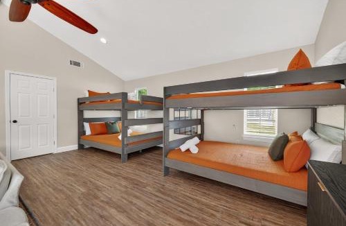 El Lago House | Luxury Stay Pool Firepit Game Room & BBQ