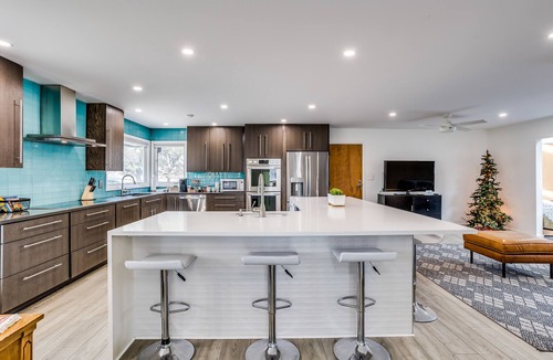 Wichita House | Luxury Stay-Private Heated POOL-Pickle Ball-Sport Ct-Hot Tub-Fire Pit-Games