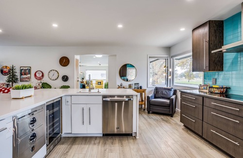 Wichita House | Luxury Stay-Private Heated POOL-Pickle Ball-Sport Ct-Hot Tub-Fire Pit-Games