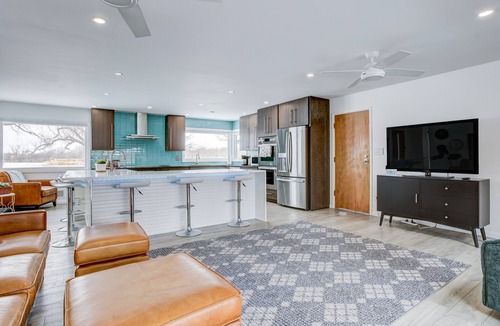 Wichita House | Luxury Stay-Private Heated POOL-Pickle Ball-Sport Ct-Hot Tub-Fire Pit-Games