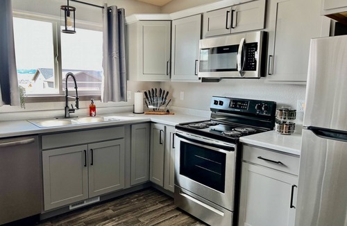 Rapid Valley House | Luxury Stay w/Coffee Bar & Movie Room, 2 King Suites, Firepit — Black Hills View