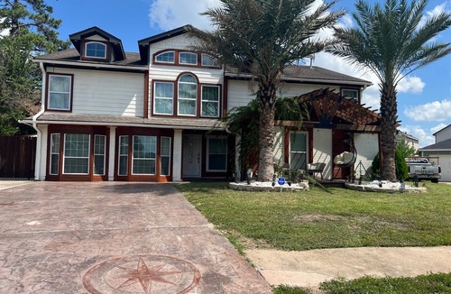 Houston House | Luxury Stay w/Pool, Spa & Outdoor Bar