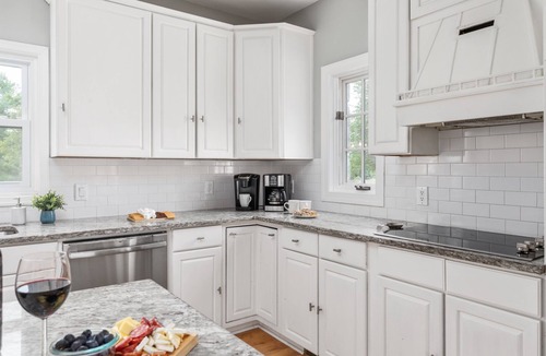 Luray House | Luxury Stone House – Pool Open, Hot Tub & Views