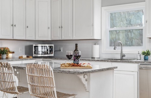 Luray House | Luxury Stone House – Pool Open, Hot Tub & Views