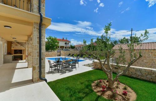 Vinjerac Villa | Luxury Stone Villa BANOVI with heated pool