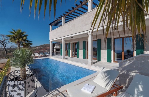 Jarebinjak Villa | Luxury Stone Villa with Heated Pool, Jacuzzi, Gym & Sea View – Total Privacy