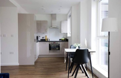 Canning Town South Apartment | Luxury studio flat - 1 min away to station