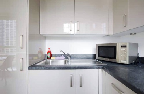 Canning Town South Apartment | Luxury studio flat - 1 min away to station