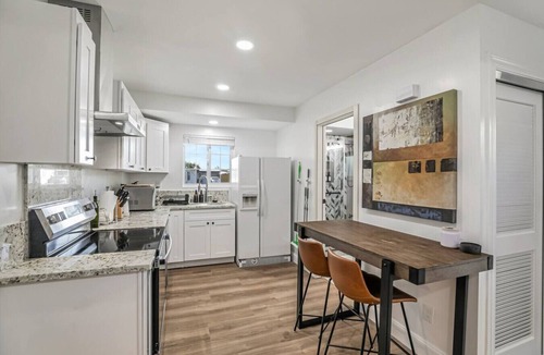 South Sundale House | Luxury Studio in Central Fremont