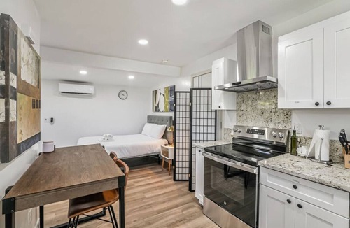 South Sundale House | Luxury Studio in Central Fremont