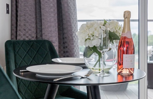 Queenstown Apartment | Luxury studio in Chelsea Bridge