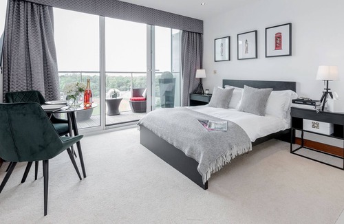 Queenstown Apartment | Luxury studio in Chelsea Bridge