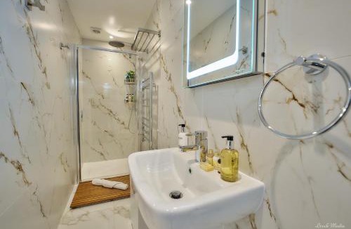 Barnhill Apartment | Luxury Studio in Wembley