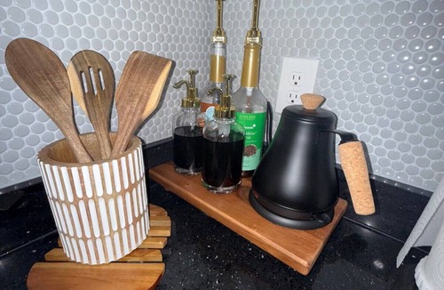 South Bradenton Apartment | Luxury Studio King bed-Pool Heated Free-AMi Beaches