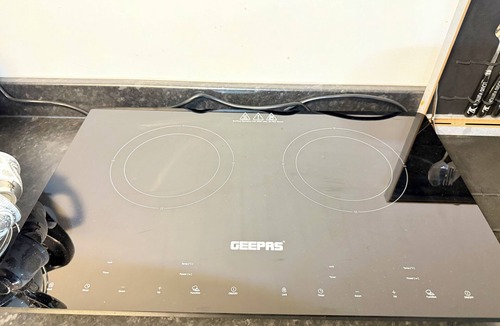 Heston Apartment | Luxury Studio - Near Heathrow - Parking Available