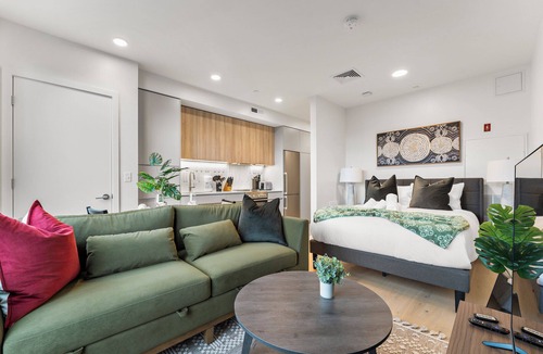 D Street - West Broadway Apartment | Luxury Studio Next to Broadway 3933