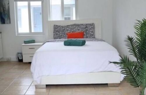 Palm Beach Shores Hotel | Luxury Studio/Prime Singer Island