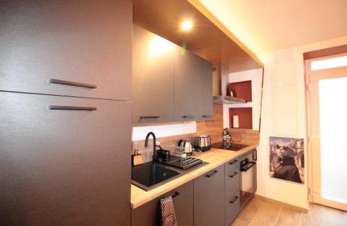 Verdun Apartment | Luxury Studio, Rez de chaussée, Parking privé vidéo surveillance, Canapé haute qualité convertible couchage 2 personnes, Centre Ville proche, Restaurant, boulangerie 2 minutes à pied, Terrasse - 800mètre carré de terrain - Géré par Presta-Zen'Services