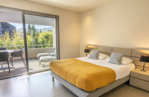 Santa Giulia Apartment | Luxury Studio with terrace Santa Giulia beach