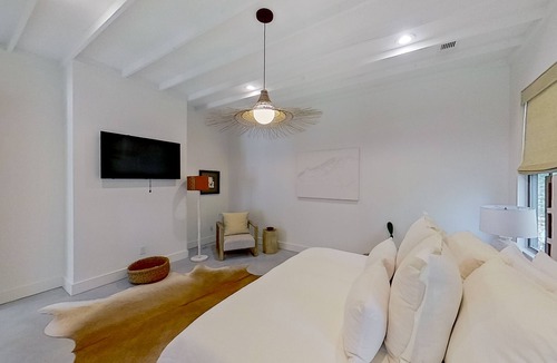 Arp House | Luxury stunner with private pool, cabana, chef's kitchen, & AC - dog-friendly