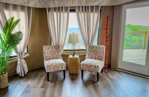 Oatmeal Cabin | Luxury Suite 2 - Safari Tent - Outdoor Soaking Tub