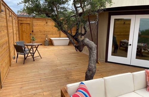 Oatmeal Cabin | Luxury Suite 2 - Safari Tent - Outdoor Soaking Tub