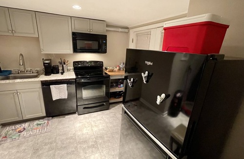 Manoa Apartment | Luxury Suite. Conveniently Located. Free Parking.