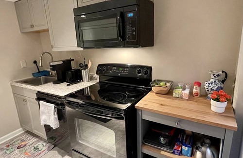 Manoa Apartment | Luxury Suite. Conveniently Located. Free Parking.