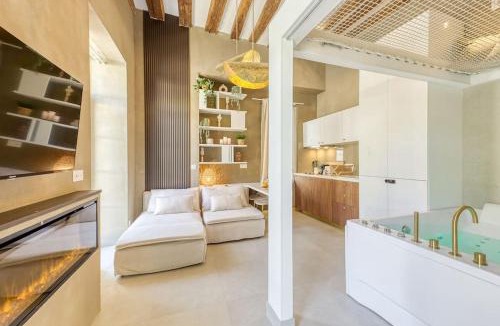 Arpajon Apartment | Luxury Suite - Jacuzzi et Sauna