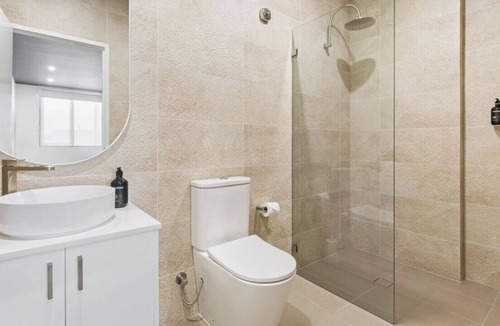 Annandale Apartment | Luxury Suite + Single Sofa Bed