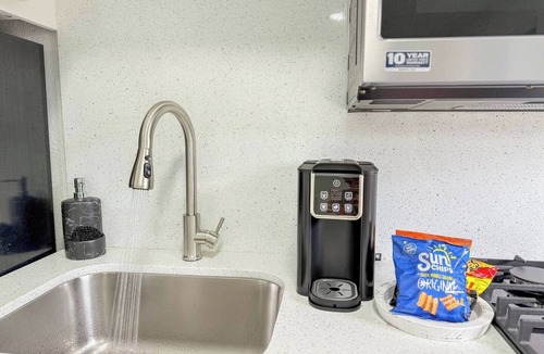 Miramar Apartment | Luxury Suite Studio With Kitchen Spa Shower