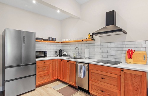 Ithaca House | Luxury Suite | Walk to Commons | Free Parking | NY