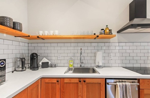 Ithaca House | Luxury Suite | Walk to Commons | Free Parking | NY