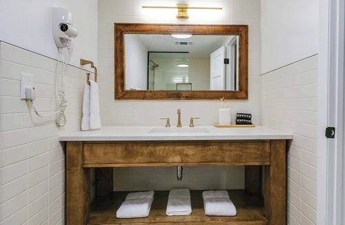 San Angelo Hotel | Luxury Suite with Full Kitchen – Perfect for Extended Stays & Family Getaways!