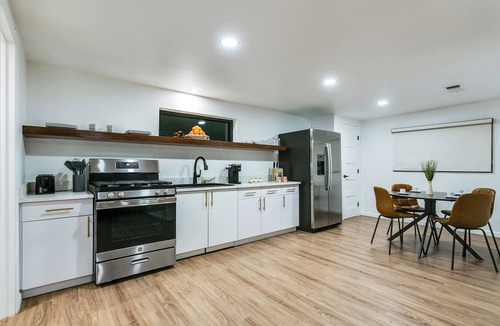San Angelo Hotel | Luxury Suite with Full Kitchen – Perfect for Extended Stays & Family Getaways!