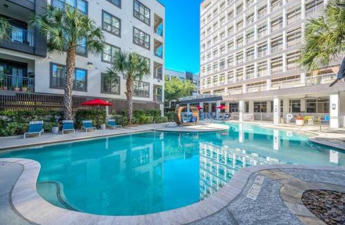 Houston Apartment | Luxury Suite with Pool near Medical Center & NRG- FIFA