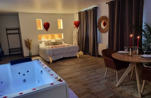 Saint-Prix House | Luxury suite with private jacuzzi 20 m from Paris