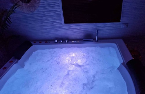 Saint-Prix House | Luxury suite with private Jacuzzi and garden 20 minutes from Paris NetFlix