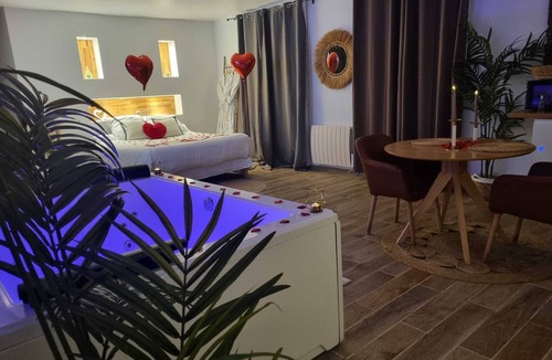 Saint-Prix House | Luxury suite with private Jacuzzi and garden 20 minutes from Paris NetFlix