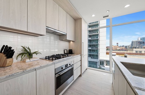 West Loop Hotel | Luxury Suites in Chicago's West Loop – Modern Comfort Meets Vibrant City Life
