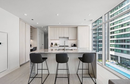 West Loop Hotel | Luxury Suites in Chicago's West Loop – Modern Comfort Meets Vibrant City Life