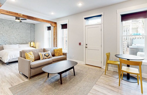 Eureka Springs Historic District House | Luxury suites near downtown with hot tub, firepit, balcony, central AC & fireplace
