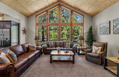 Sunriver House | Luxury Sunriver Home w/Bar, Hot Tub, 8 Bed 9 bath