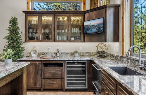 Sunriver House | Luxury Sunriver Home w/Bar, Hot Tub, 8 Bed 9 bath