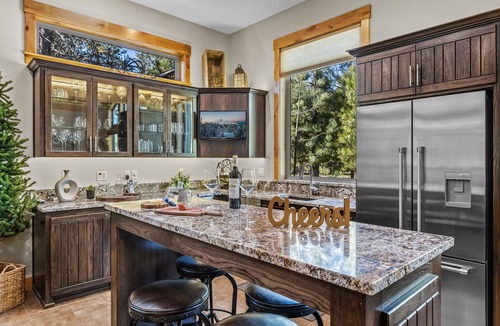 Sunriver House | Luxury Sunriver Home w/Bar, Hot Tub, 8 Bed 9 bath
