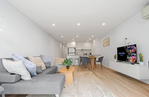 Lilyfield Apartment | Luxury Sydney Apartment with Harbour Bridge View