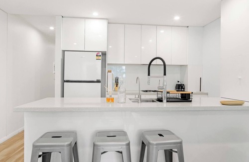 Lilyfield Apartment | Luxury Sydney Apartment with Harbour Bridge View