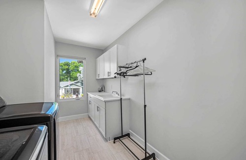 Riverside Heights Cottage | Luxury Tampa Home w/Pool, Jacuzzi & Amenities